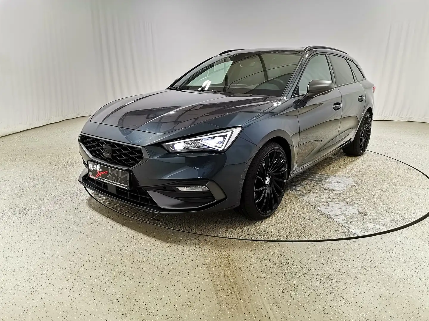 SEAT Leon ST 2.0 TDI DSG FR Pano|Sport|Winter|Navi|Sound Grau - 2