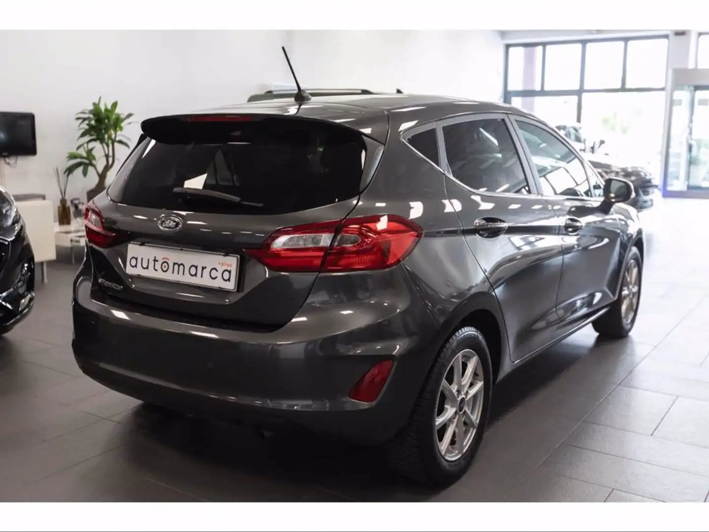 Ford Fiesta 1.1 75 CV 5 porte Titanium Grigio - 2