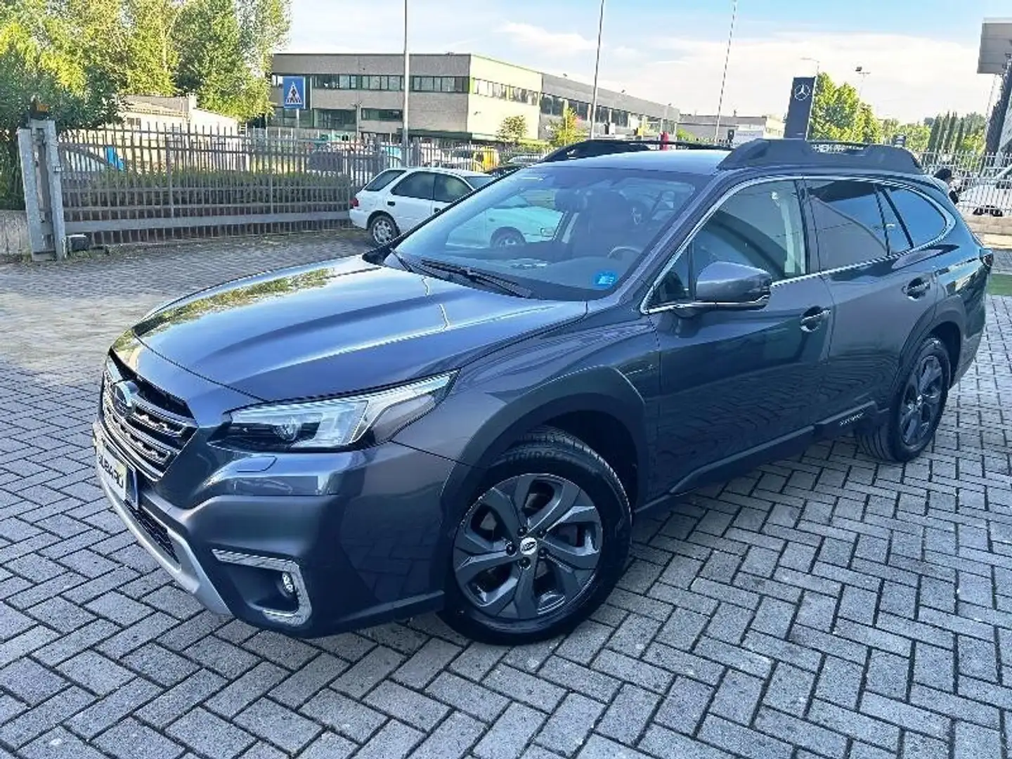Subaru OUTBACK 2.5i Lineartronic Style - BiFuel - Gris - 1