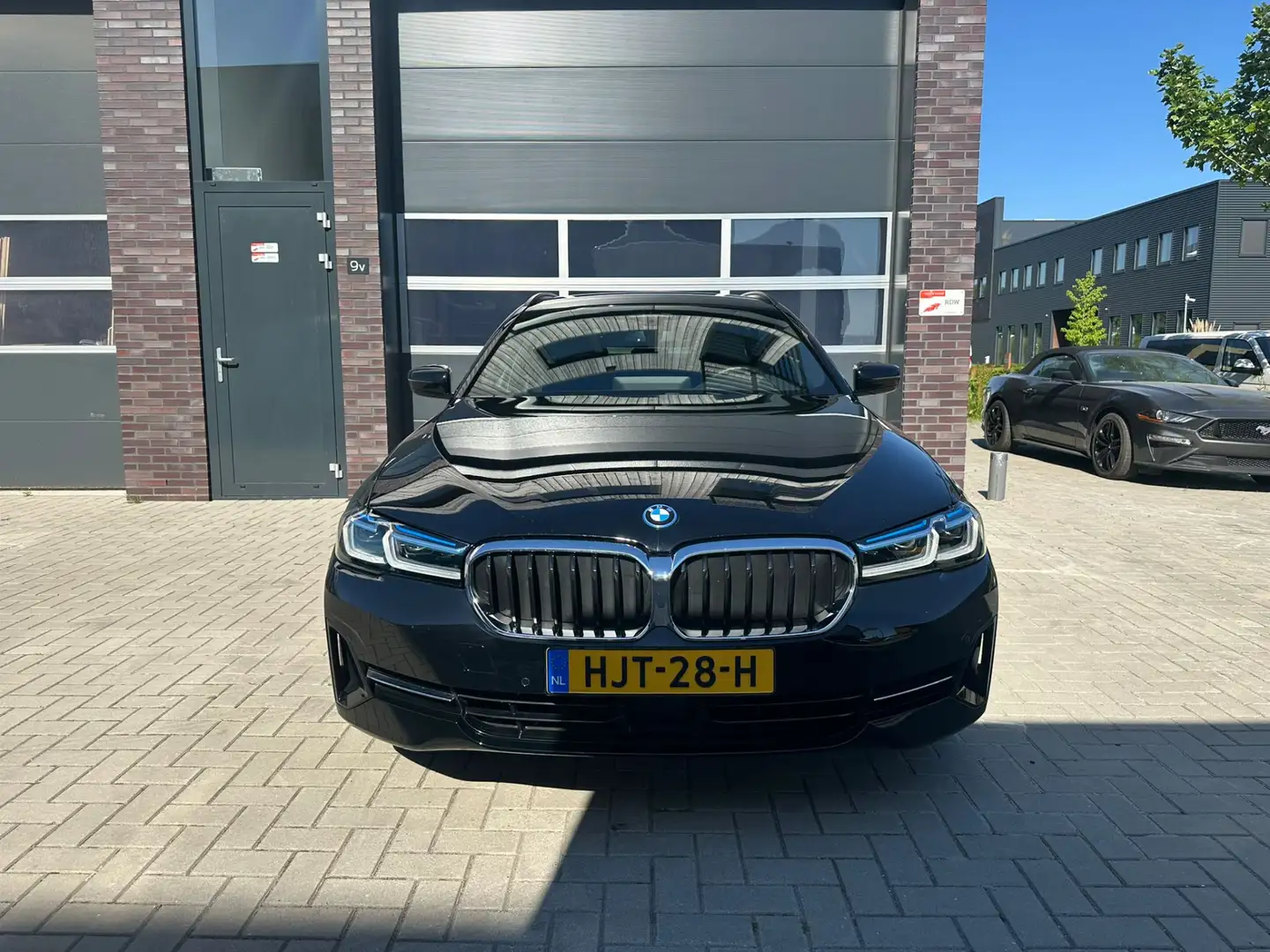BMW 530 5-serie Touring 530e xDrive Business Edition Plus Zwart - 2