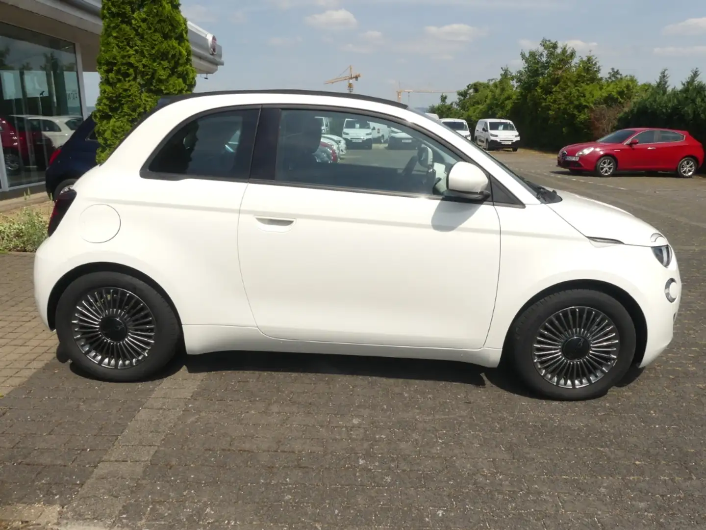 Fiat 500e ICON 42 kWh NAVI KLIMAAUTO PDC KOMFORTPAKET Wit - 2