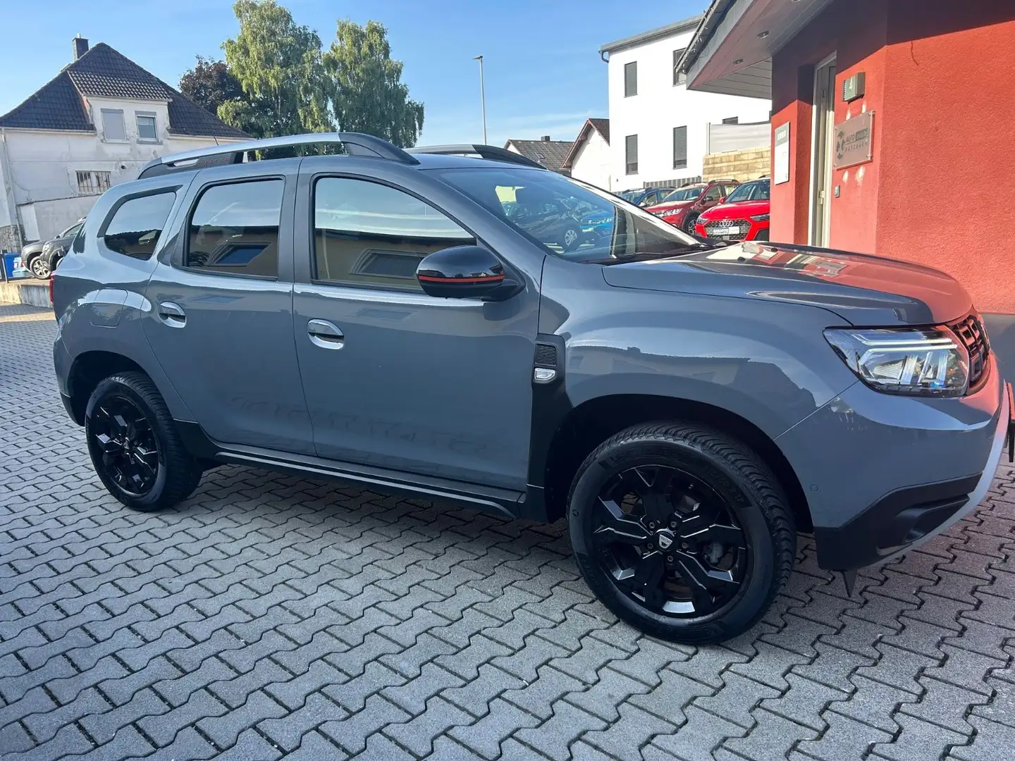 Dacia Duster TCe 150 Extreme Automatik Sorgefreipaket Grau - 2