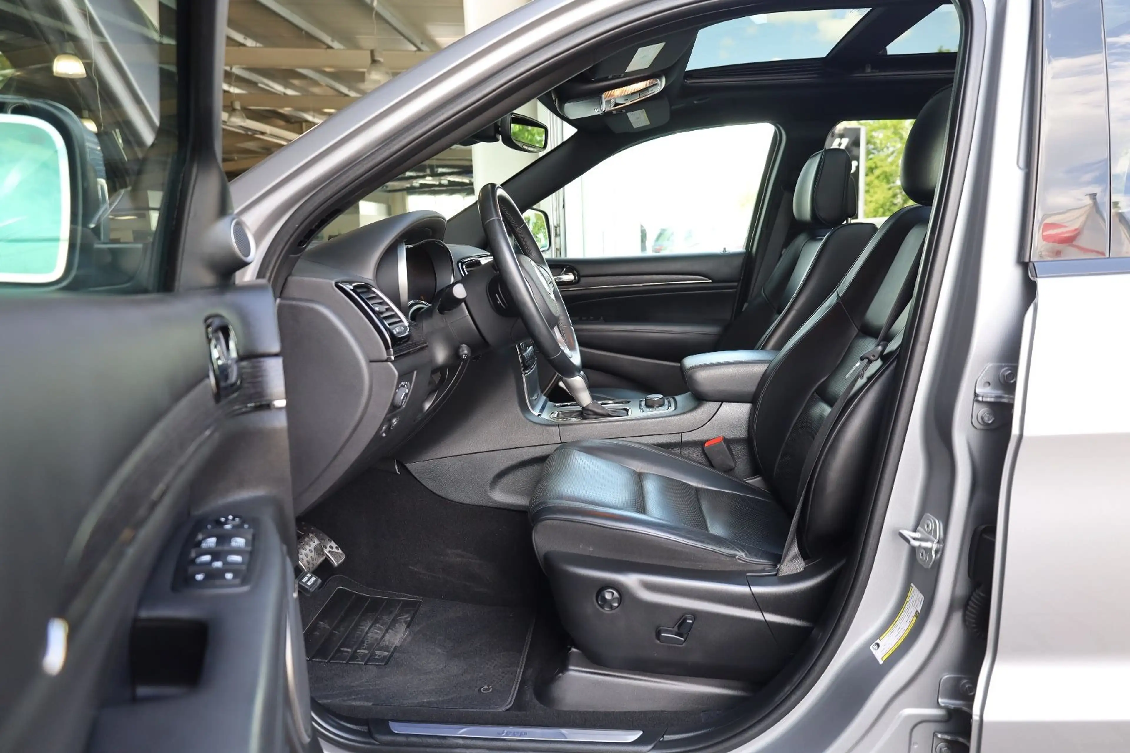 Jeep Grand Cherokee 5.7L V8 HighAltitude/GAS/VOLL/R20 — photo 9