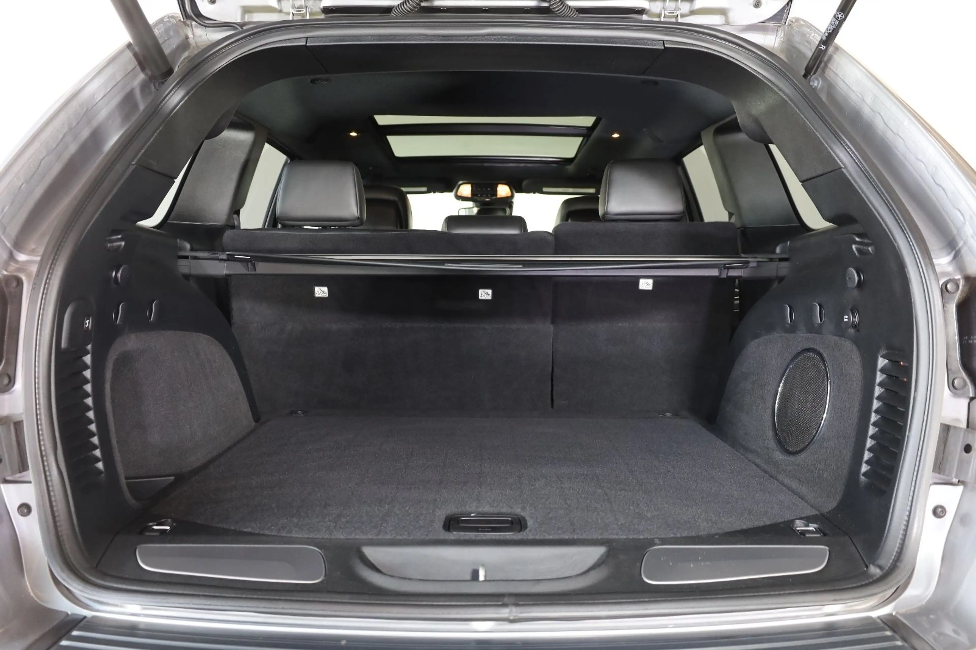 Jeep Grand Cherokee 5.7L V8 HighAltitude/GAS/VOLL/R20 — photo 6