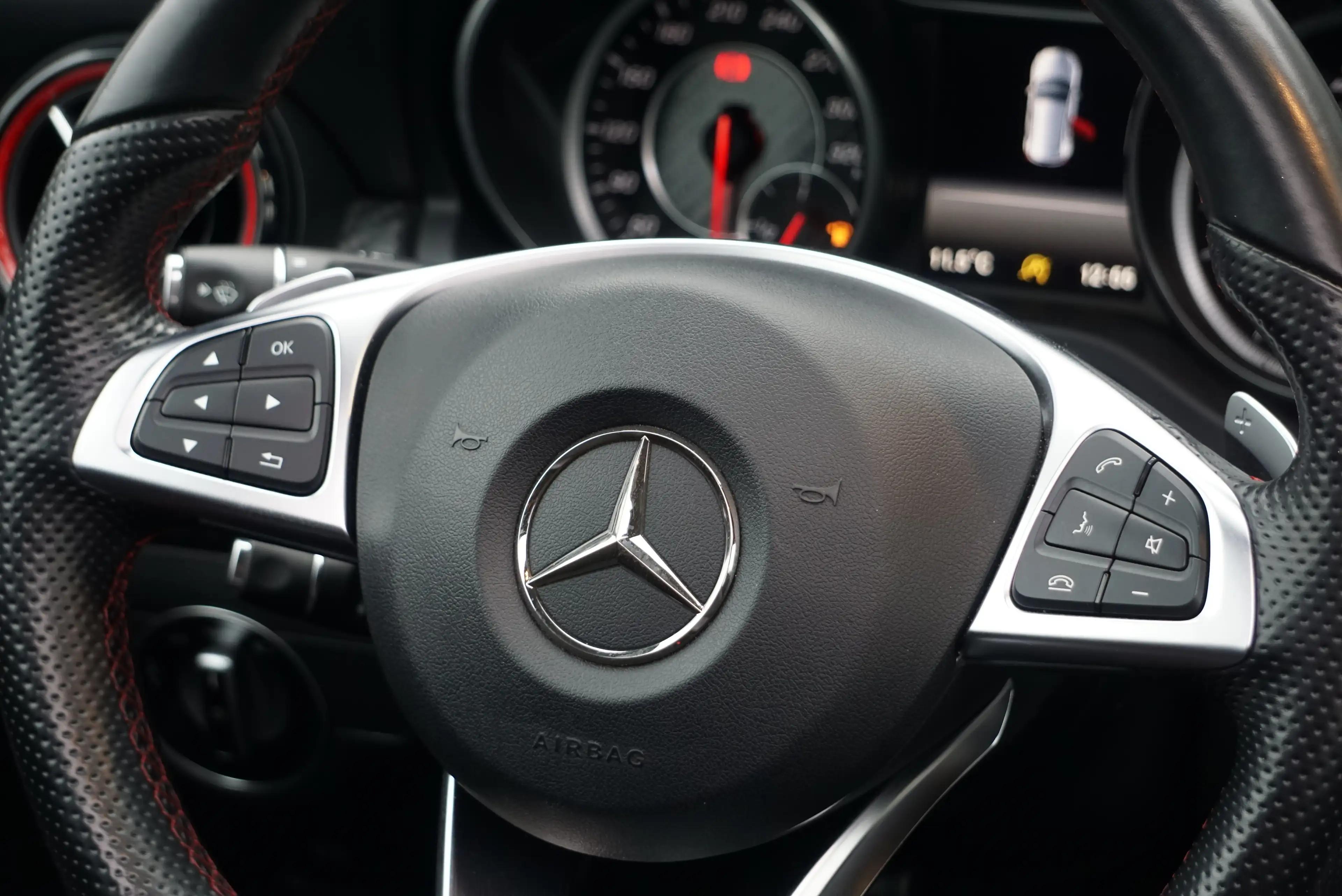 Mercedes-Benz A 45 AMG 4-Matic+ KIT AERO AUTO FULL LED CAM 388CV 62000KM — photo 14