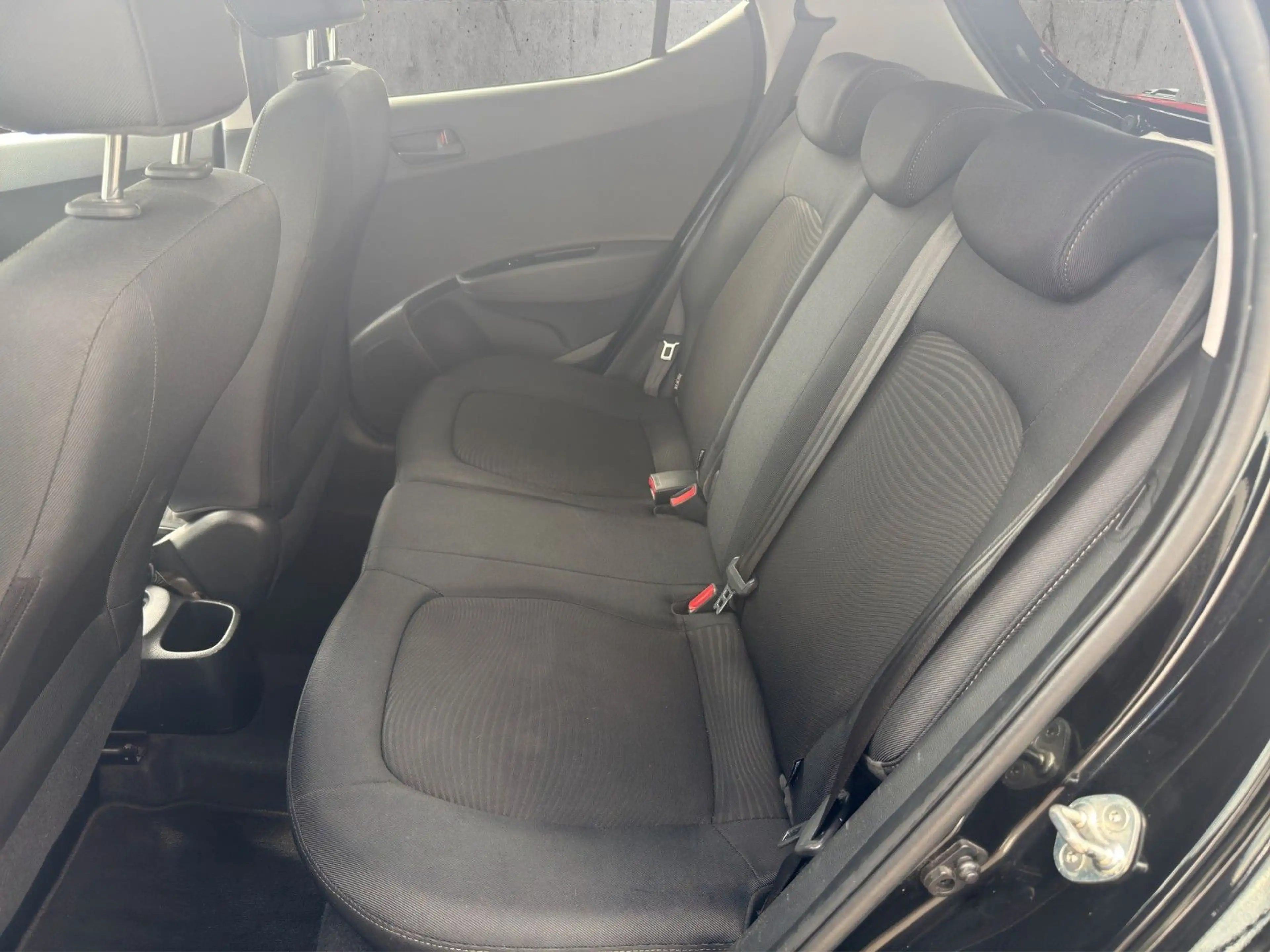 Hyundai i10 1.2 YES! Automatik | SHZ | LHZ | TEMPOMAT — photo 11