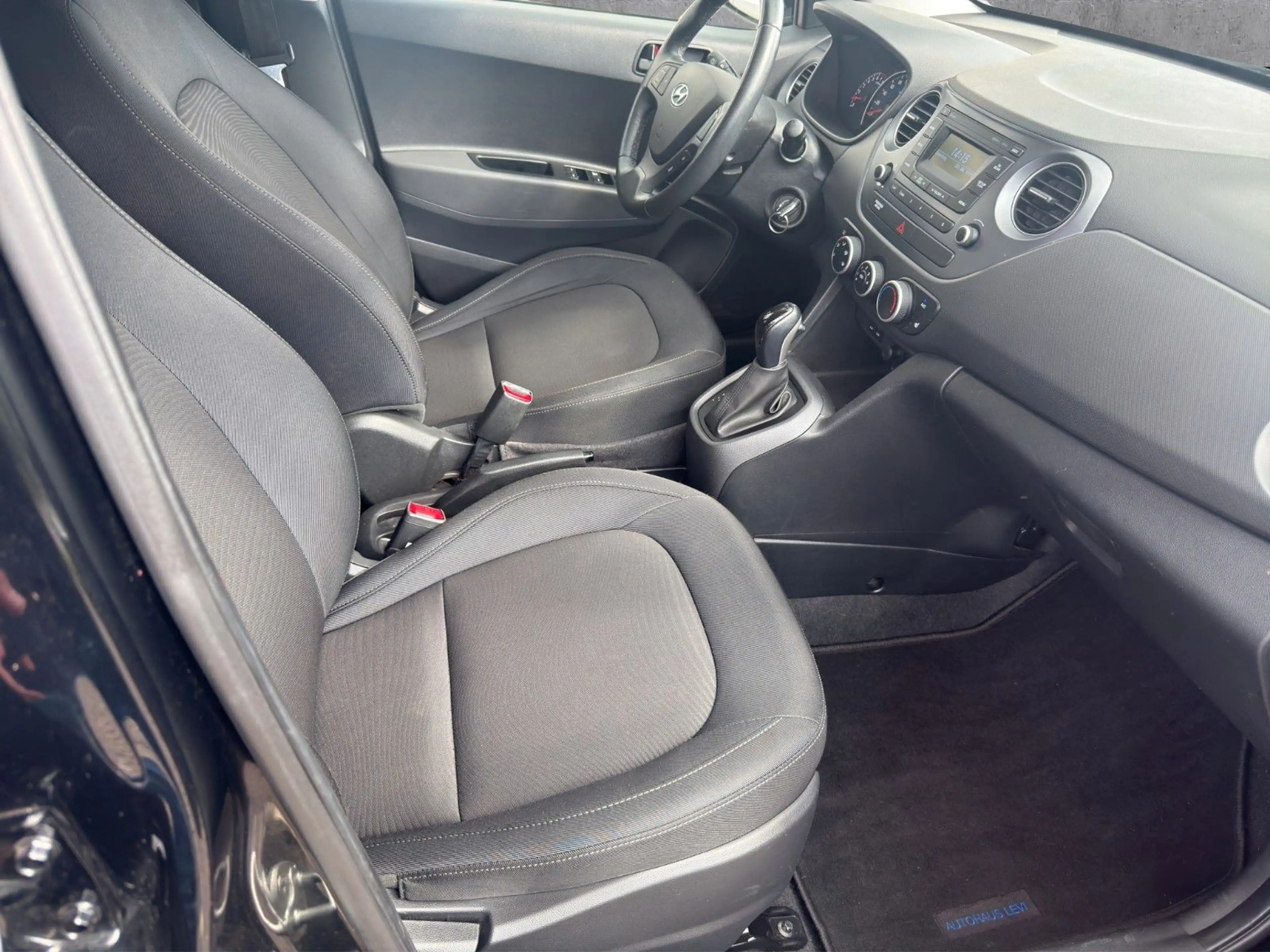 Hyundai i10 1.2 YES! Automatik | SHZ | LHZ | TEMPOMAT — photo 10
