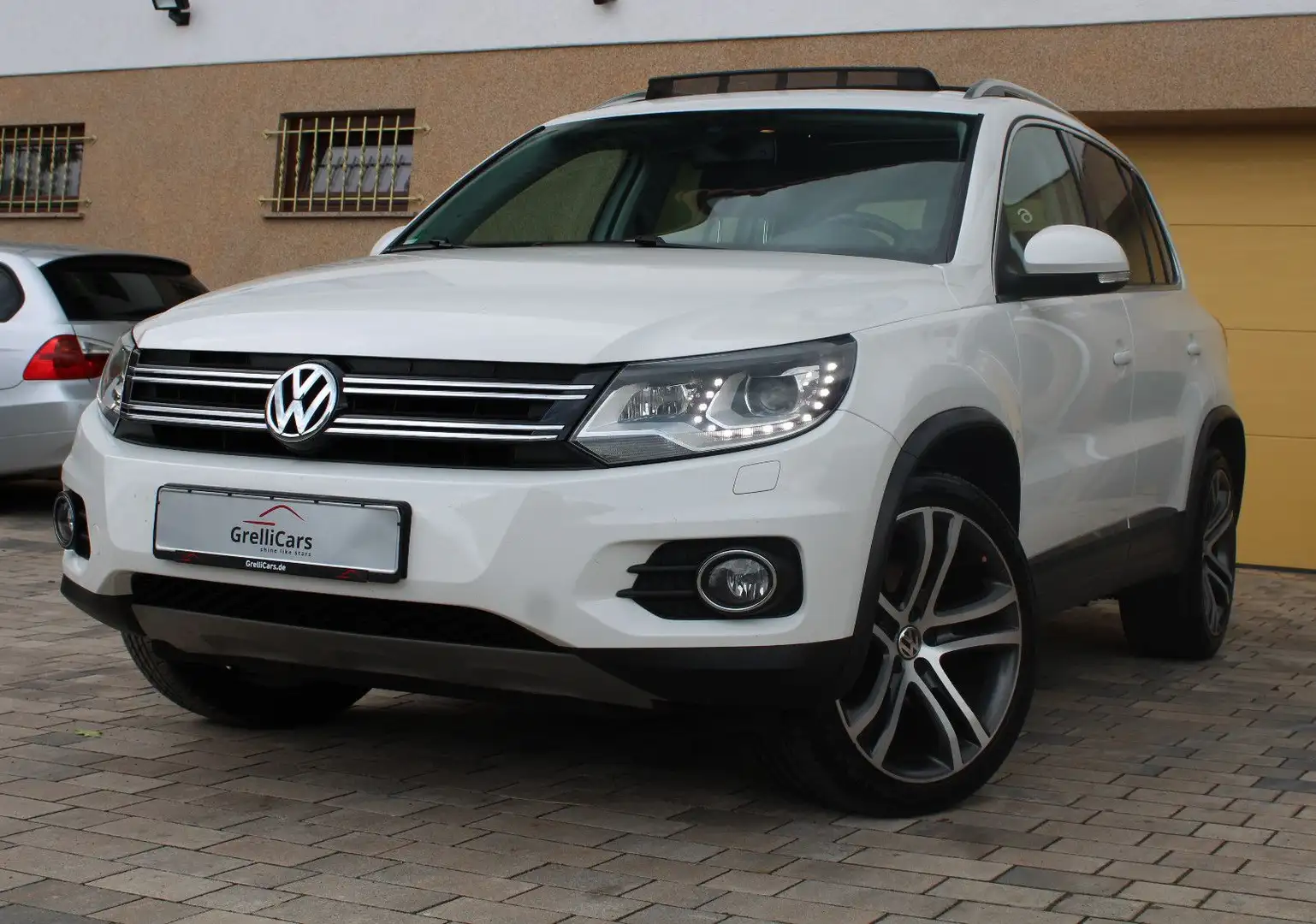 Volkswagen Tiguan Track & Style BMT 4Motion°PANO°DSG°AHK Weiß - 1