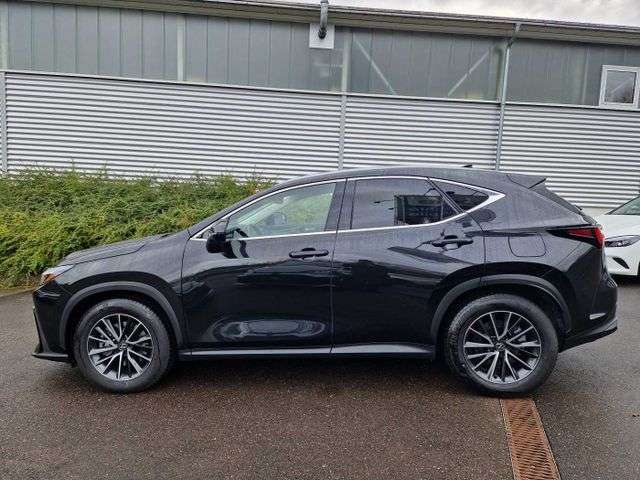 Lexus E-FOUR Executive Line HUD Leder Navi