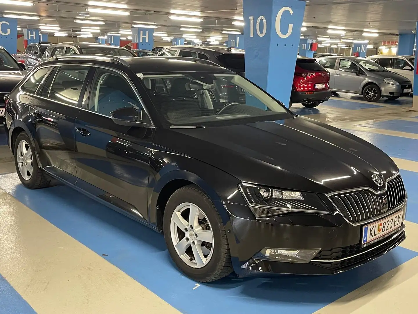 Skoda Superb Superb 2,0 TDI - ROLLSTUHLGERECHT umgebaut Schwarz - 2