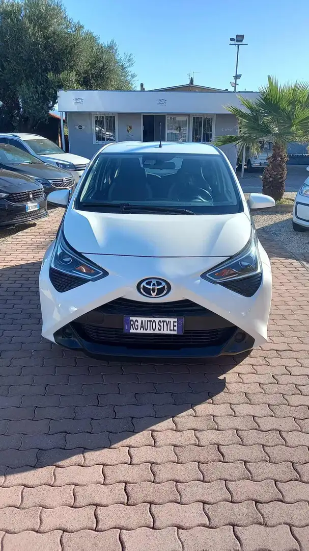 Toyota Aygo Connect 1.0 VVT-i 72CV 5 porte Weiß - 2