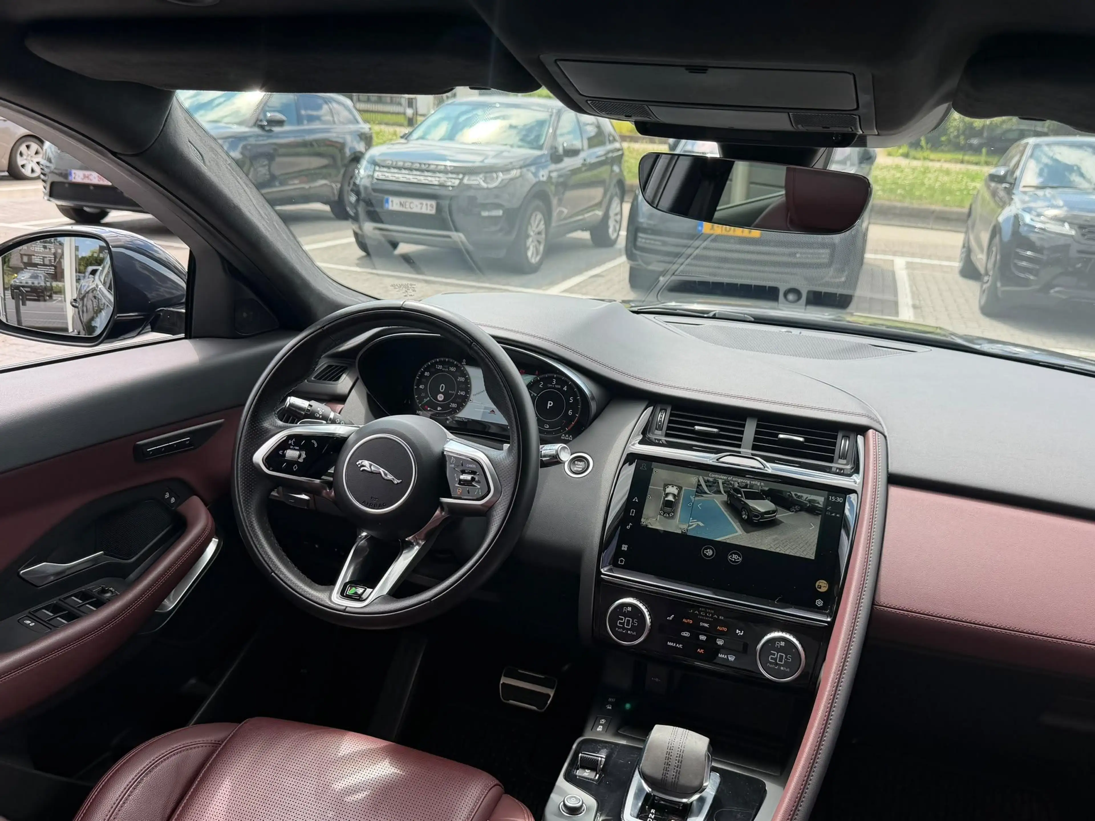 Jaguar E-Pace P300e R-Dynamic SE — photo 13
