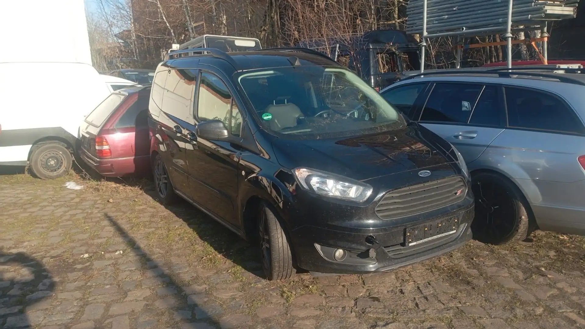 Ford Tourneo Courier 1.5 TDCi 70kW Sport ST Schwarz - 1