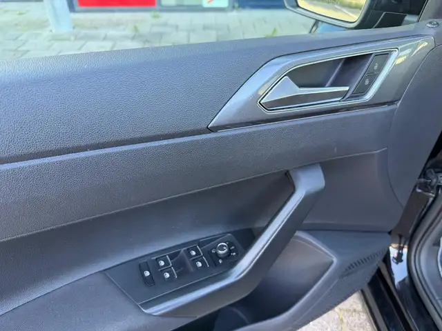 Volkswagen Polo view 17