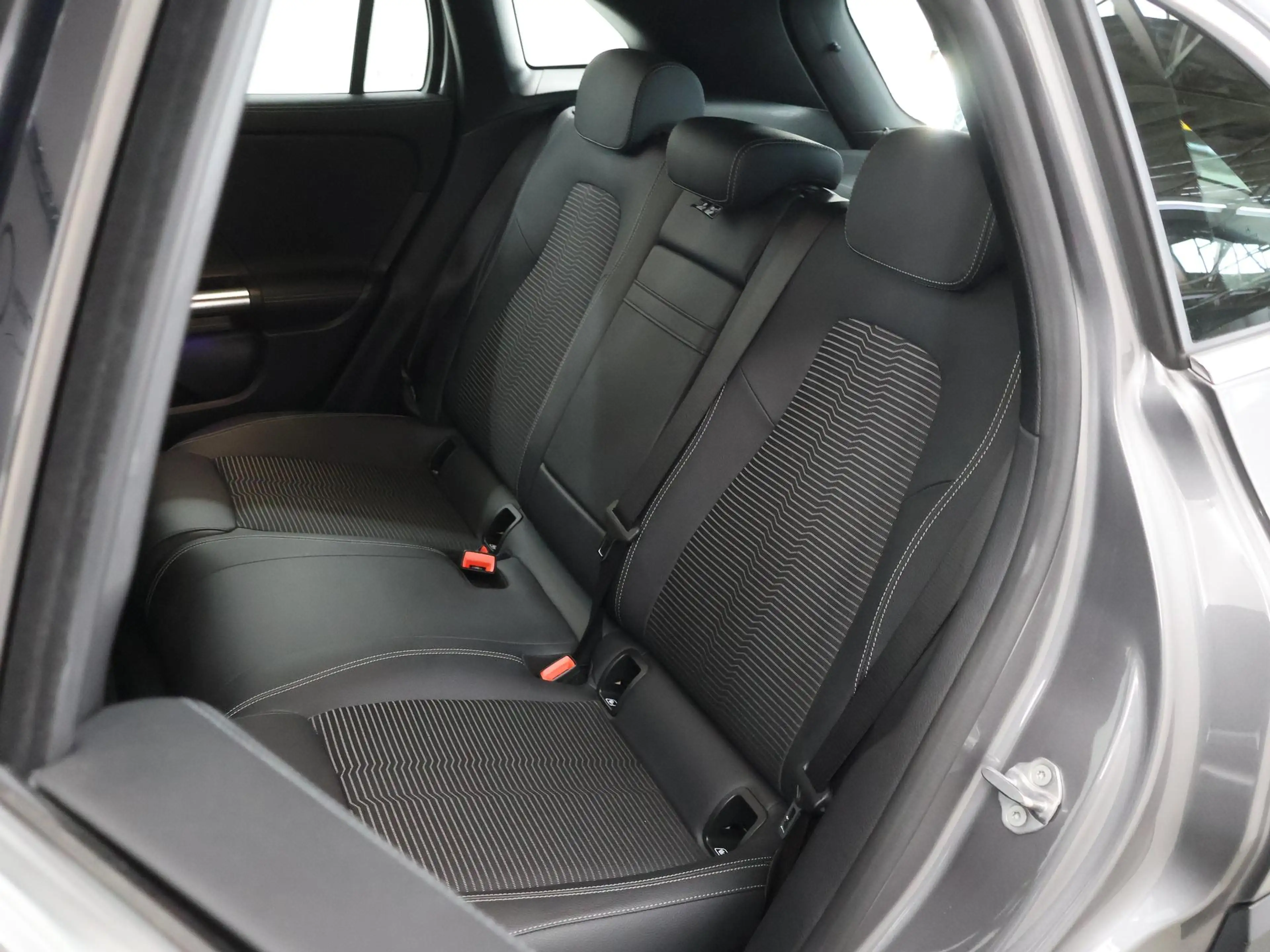 Mercedes-Benz EQA 250 Business Solution Luxury 67 kWh | Trekhaak | Stoel — photo 11