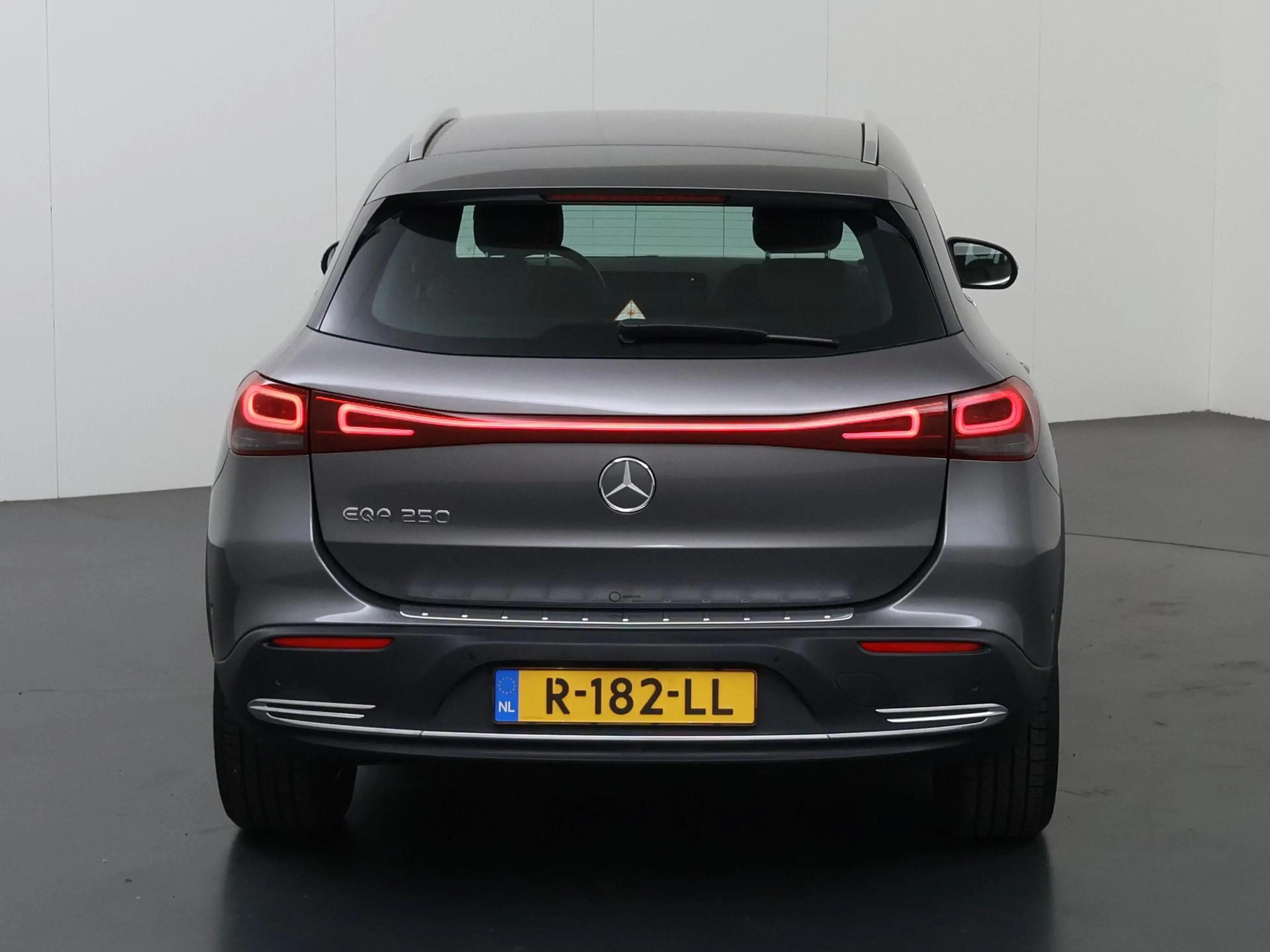 Mercedes-Benz EQA 250 Business Solution Luxury 67 kWh | Trekhaak | Stoel — photo 4