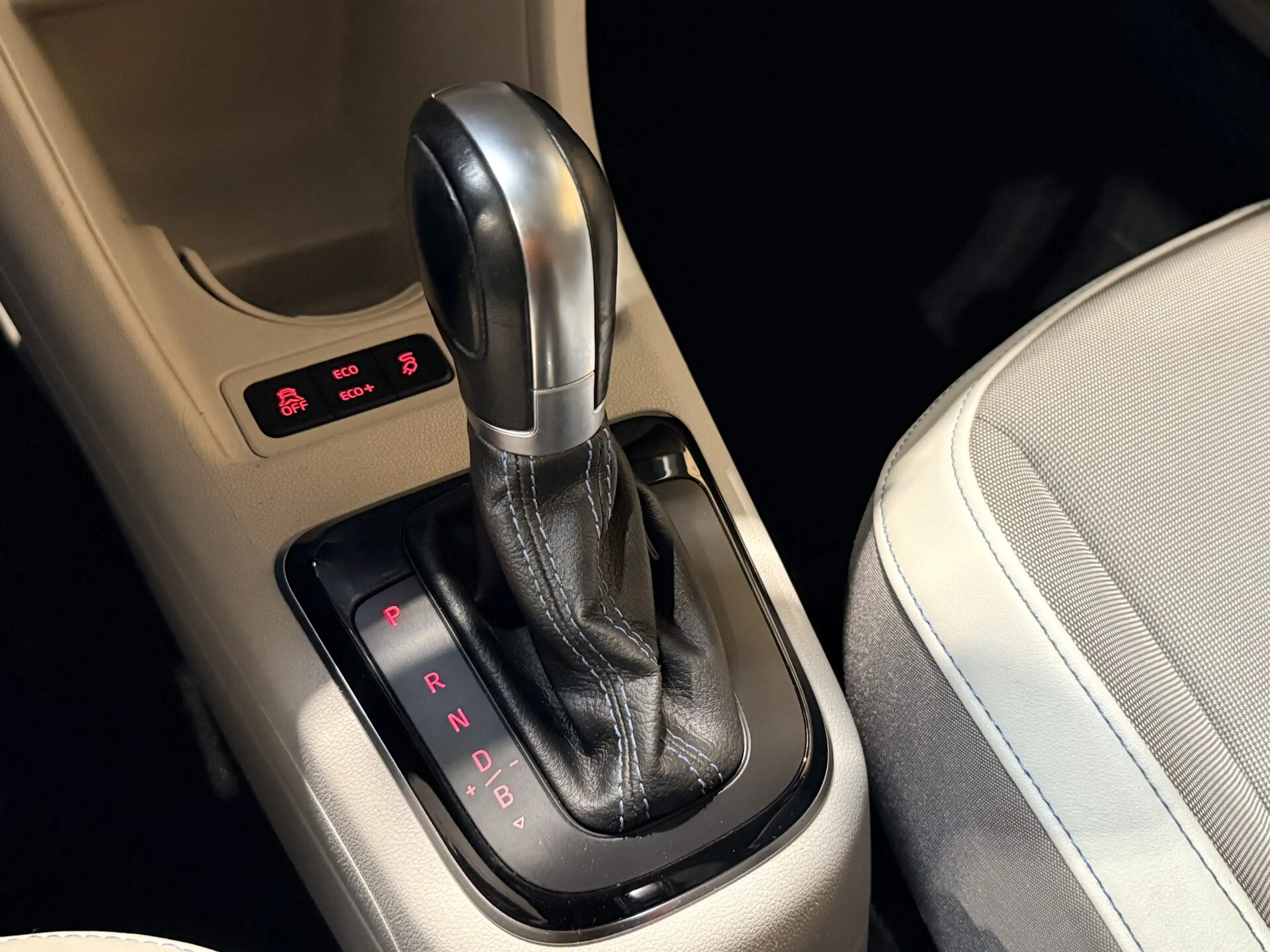 Volkswagen e-up! e-Up! — photo 23