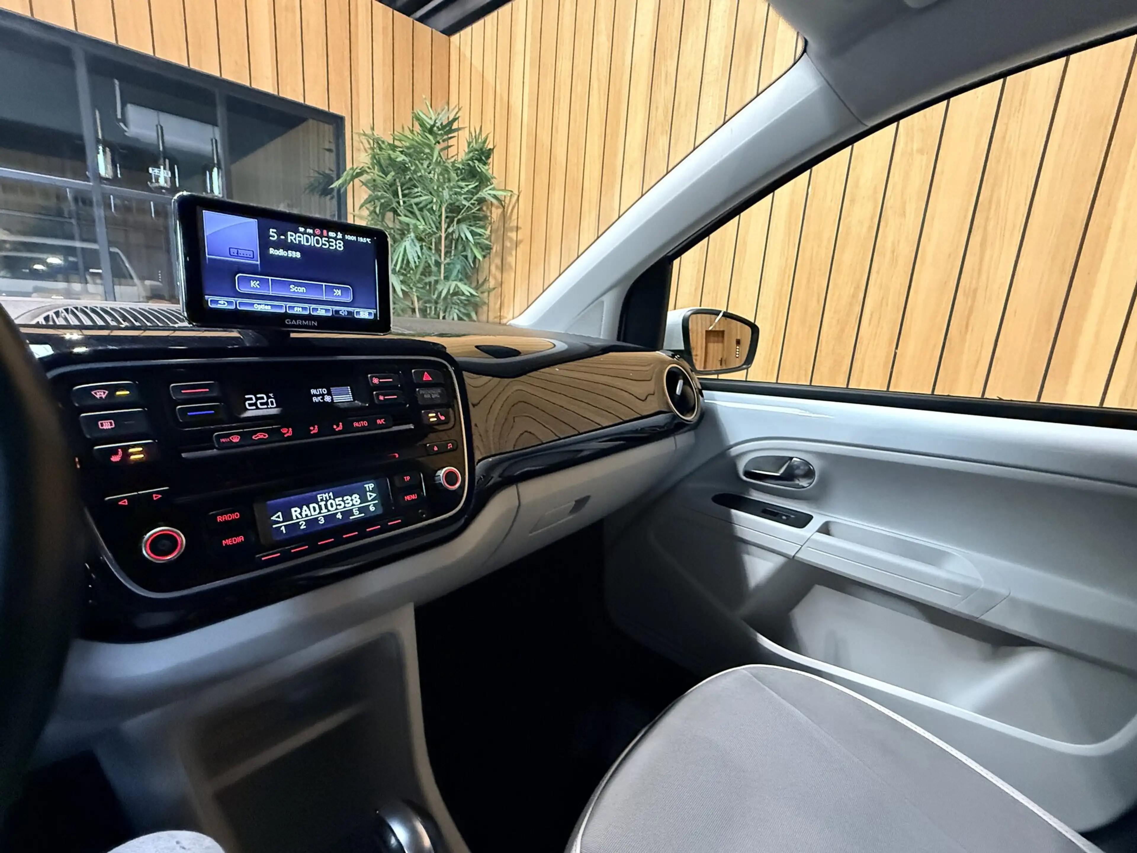 Volkswagen e-up! e-Up! — photo 25