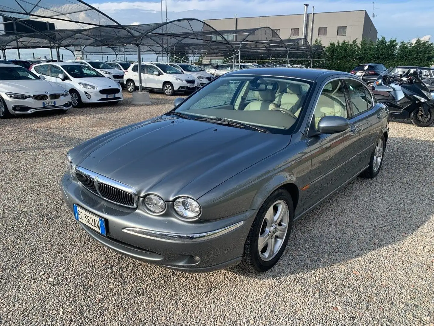 Jaguar X-Type 3.0 V6 24V cat Executive Grau - 1