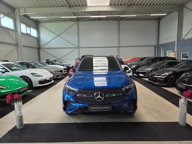 Mercedes-Benz 300 view 2