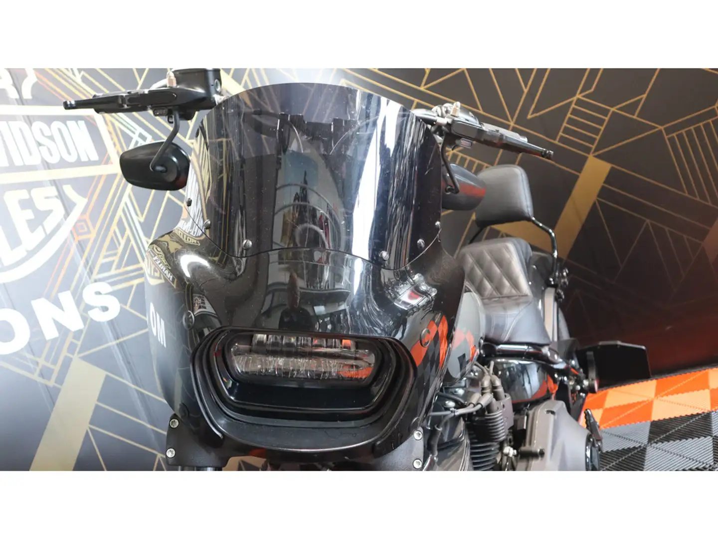 Harley-Davidson Fat Bob Chopper FXEF Negro - 2