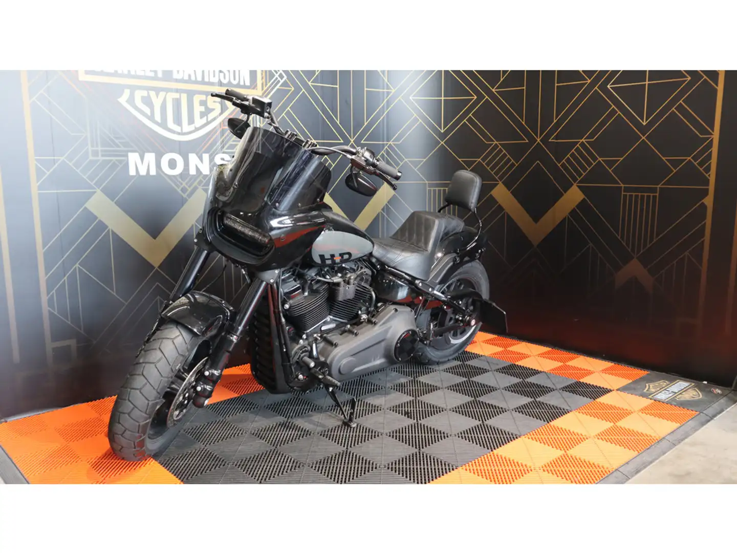 Harley-Davidson Fat Bob Chopper FXEF Negro - 1