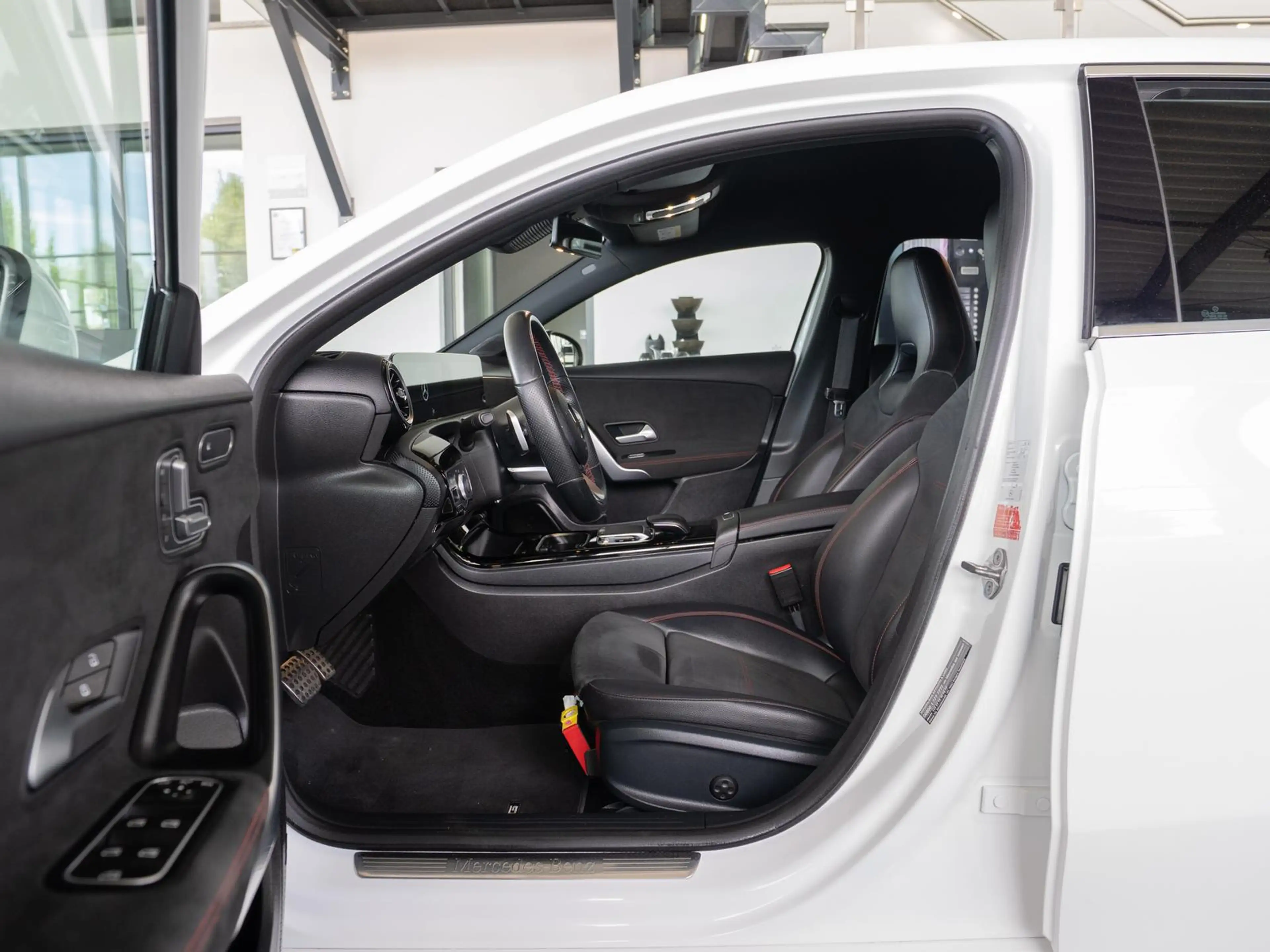 Mercedes-Benz A 220 7G-DCT *AMG*MEMORY*360°-K*MBUX*MULTIBEAM* — photo 9
