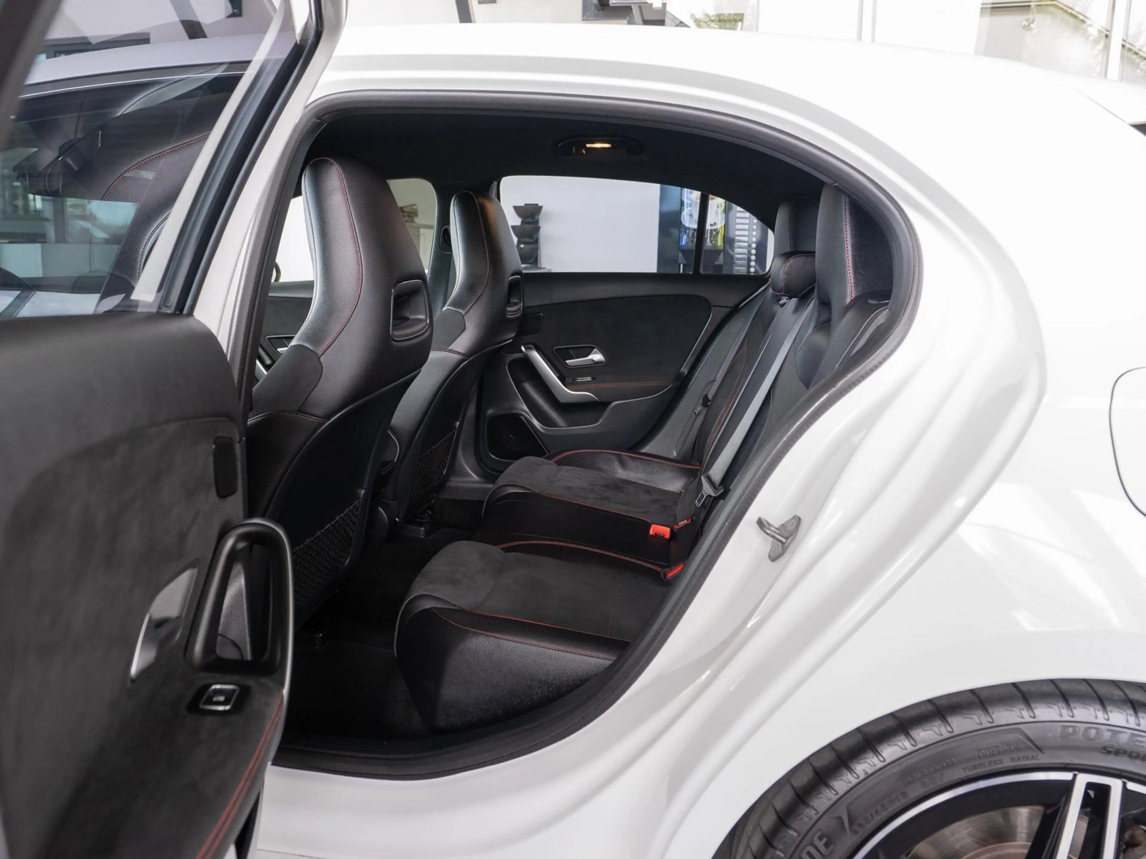 Mercedes-Benz A 220 7G-DCT *AMG*MEMORY*360°-K*MBUX*MULTIBEAM* — photo 10