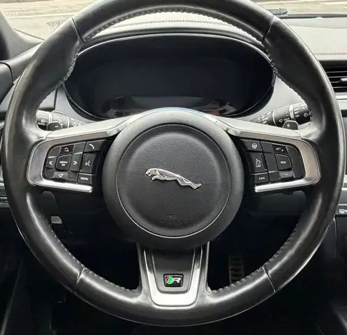 Jaguar E-Pace view 14