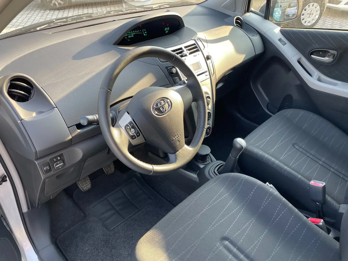 Toyota Yaris Yaris 5p 1.3 Sol KM REALI!!! NEOPATENTATI OK Argento - 2