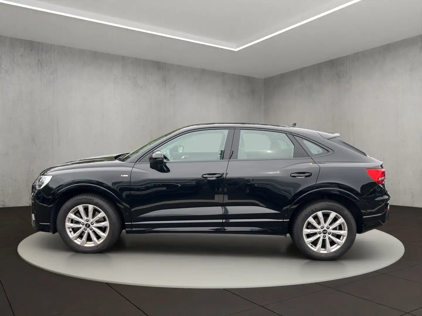 Audi Q3 S line 40 TDI quattro S tronic Zwart - 2