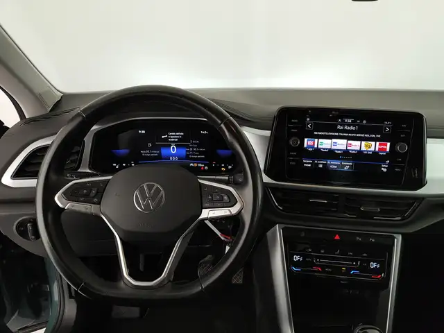Volkswagen T-Roc view 12