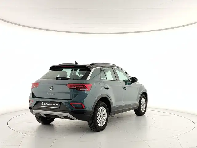 Volkswagen T-Roc view 5