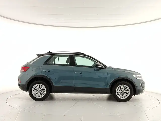 Volkswagen T-Roc view 6