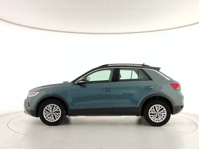 Volkswagen T-Roc view 2