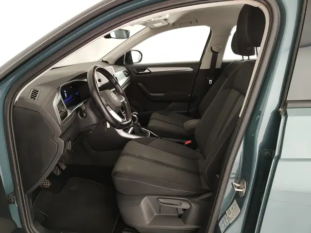 Volkswagen T-Roc view 9
