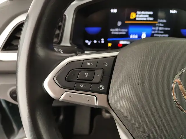 Volkswagen T-Roc view 13