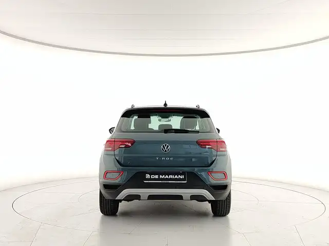 Volkswagen T-Roc view 4