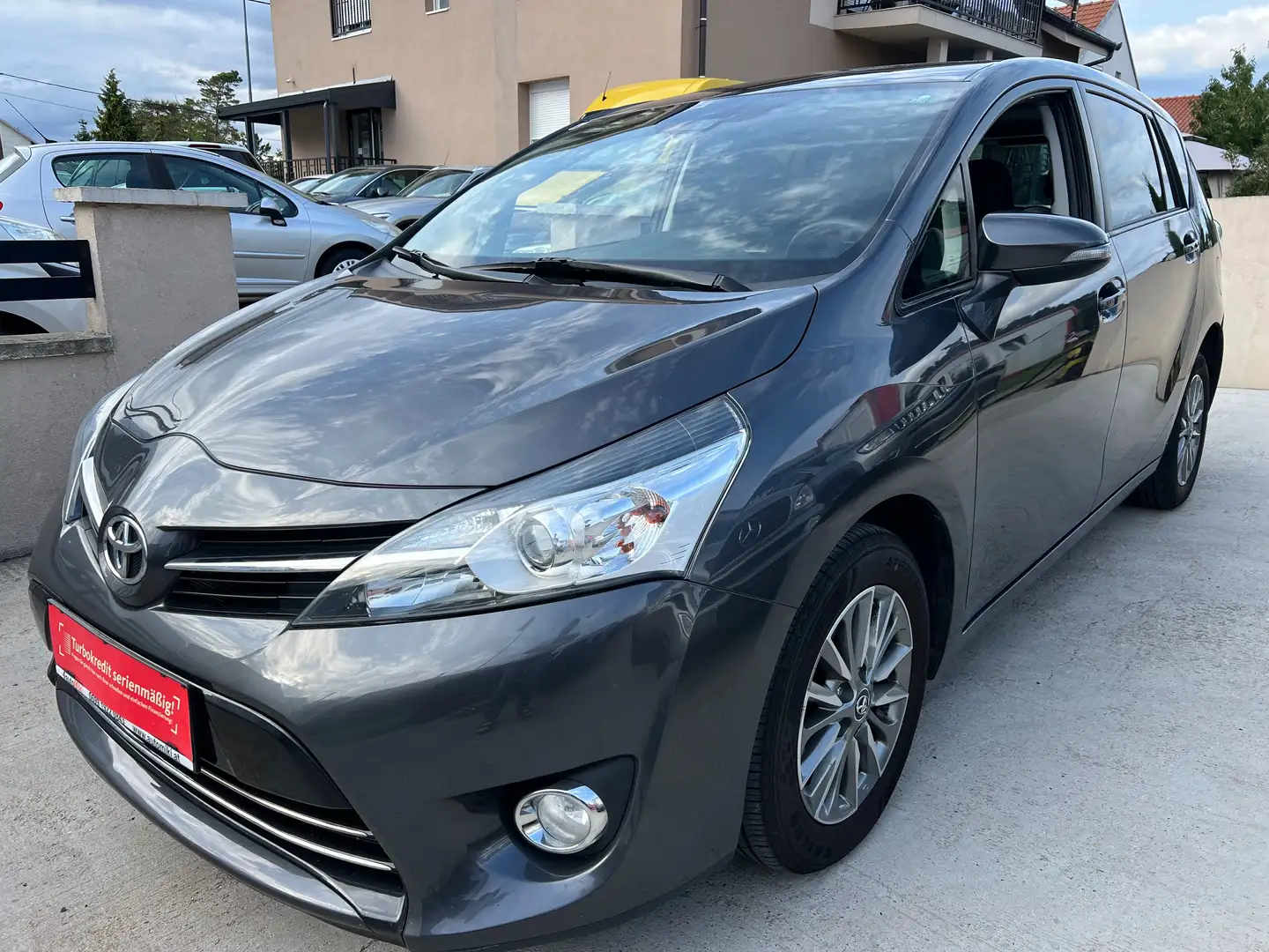 Toyota Verso Verso 1,6 D-4D Active Grau - 1