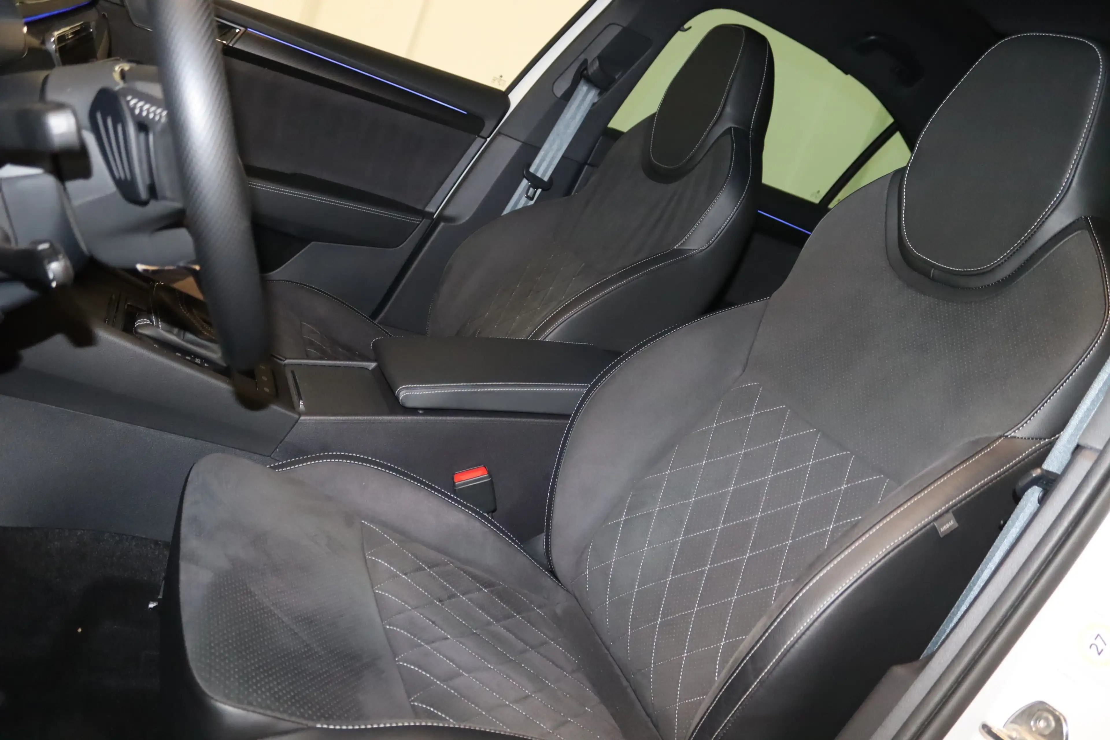 Skoda Superb SportLine Lim 2.0 TDI-NAV-LED-ACC-DCC-AHK — photo 4