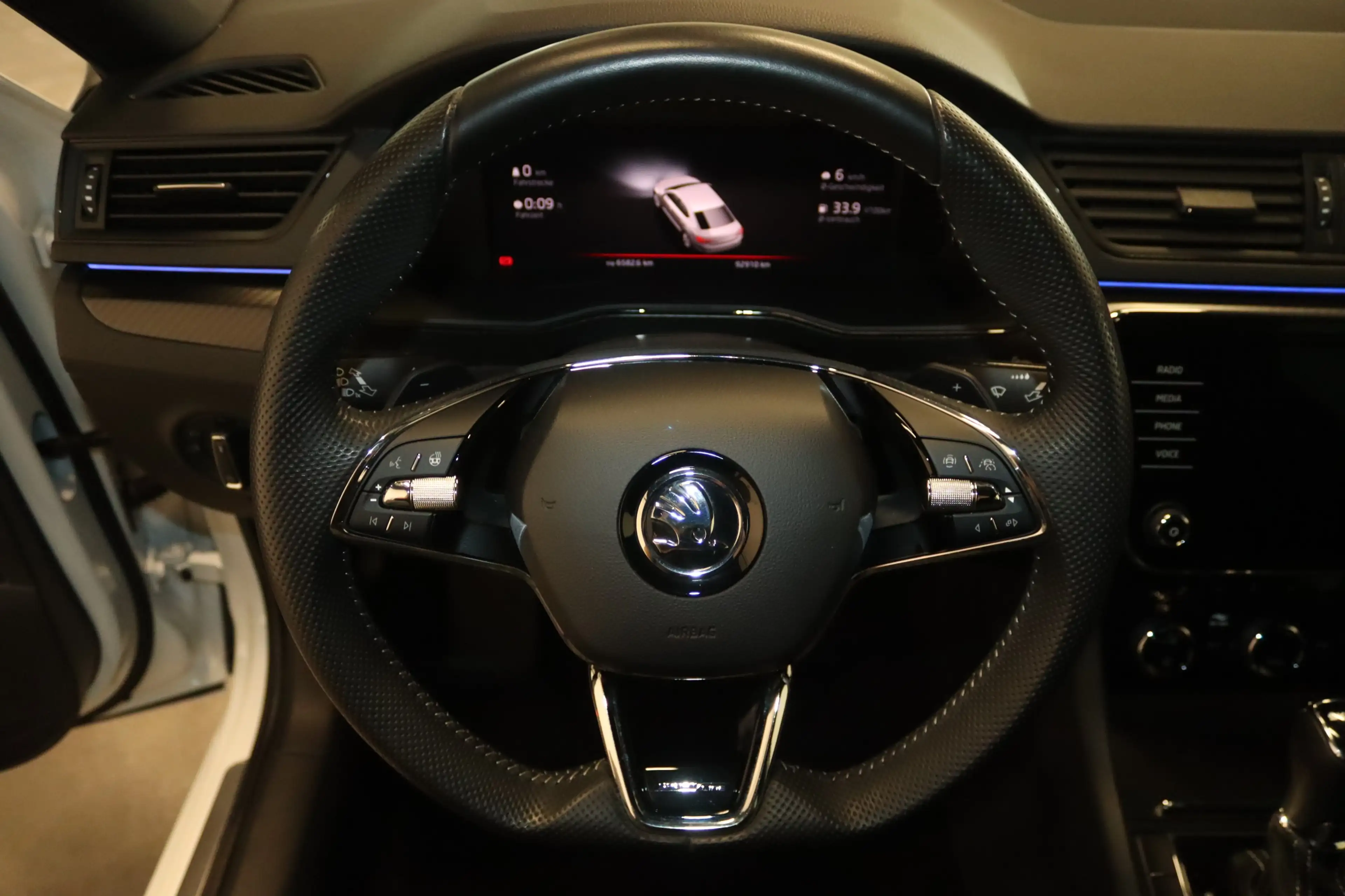 Skoda Superb SportLine Lim 2.0 TDI-NAV-LED-ACC-DCC-AHK — photo 6