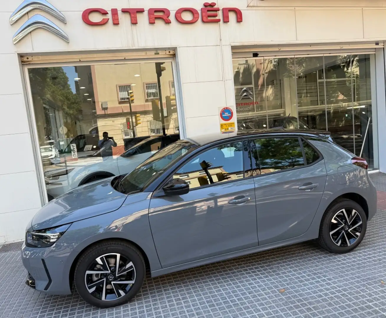 Opel Corsa 1.2T XHL S/S Edition 100 Grijs - 2