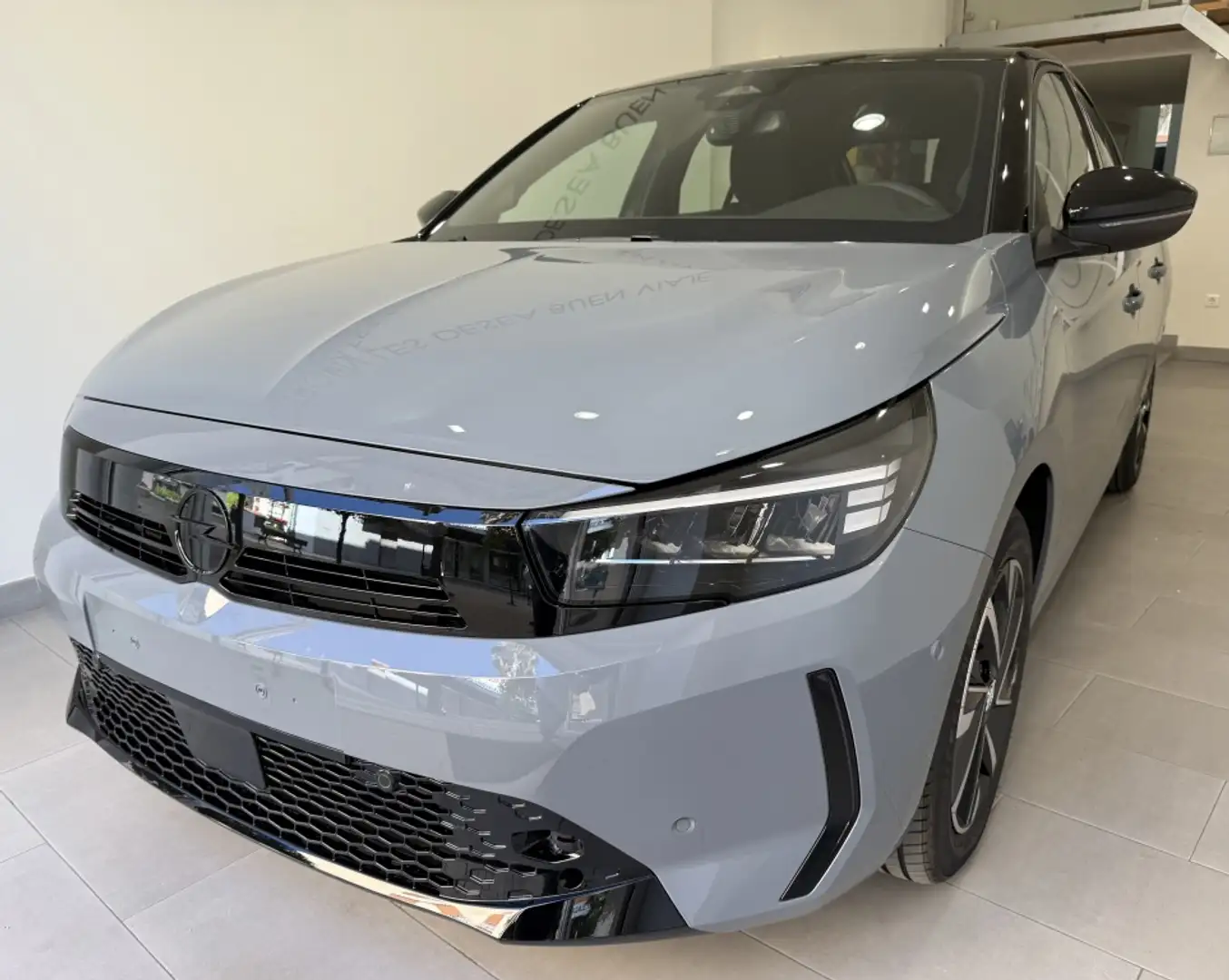 Opel Corsa 1.2T XHL S/S Edition 100 Grijs - 1