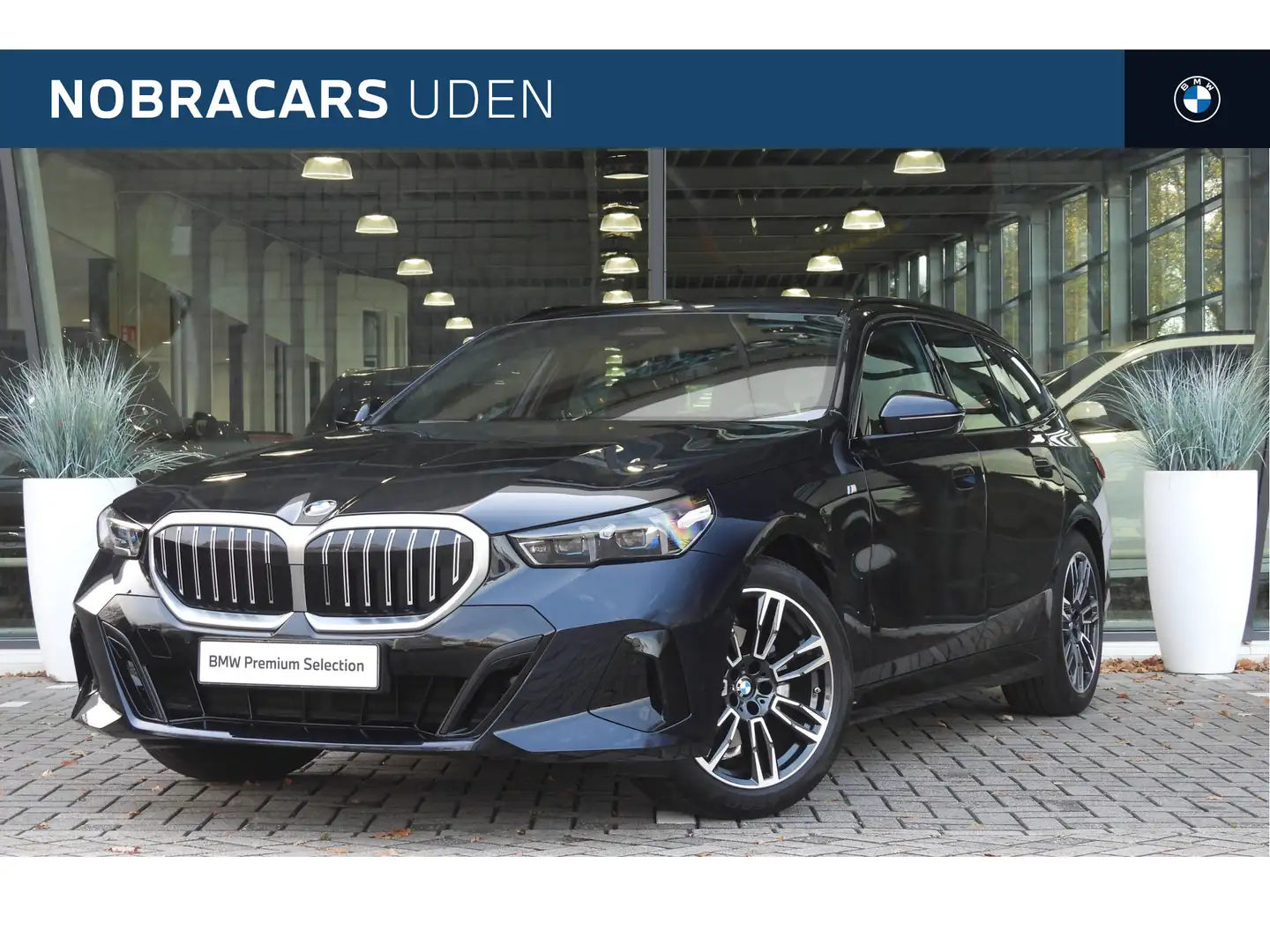 BMW 520 5 Serie Touring 520i M Sport Automaat / Trekhaak / Zwart - 1