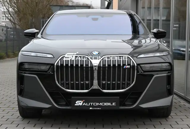BMW I7 view 8