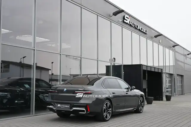 BMW I7 view 5