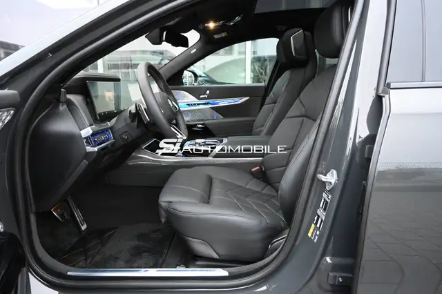 BMW I7 view 10