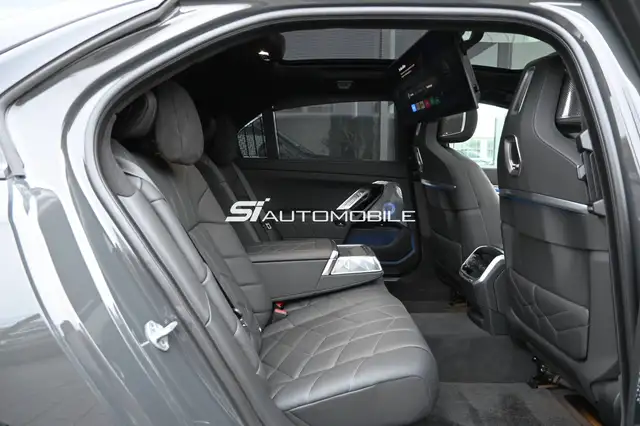 BMW I7 view 14