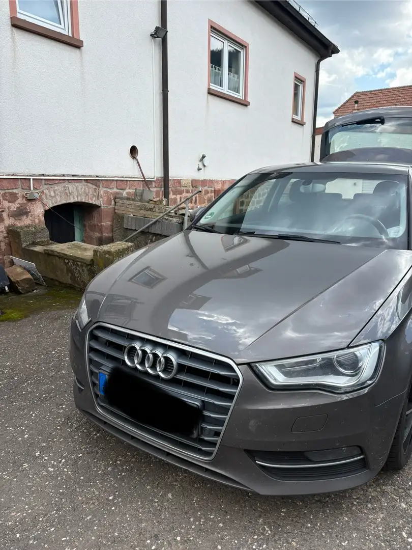 Audi A3 Attraction Grau - 2