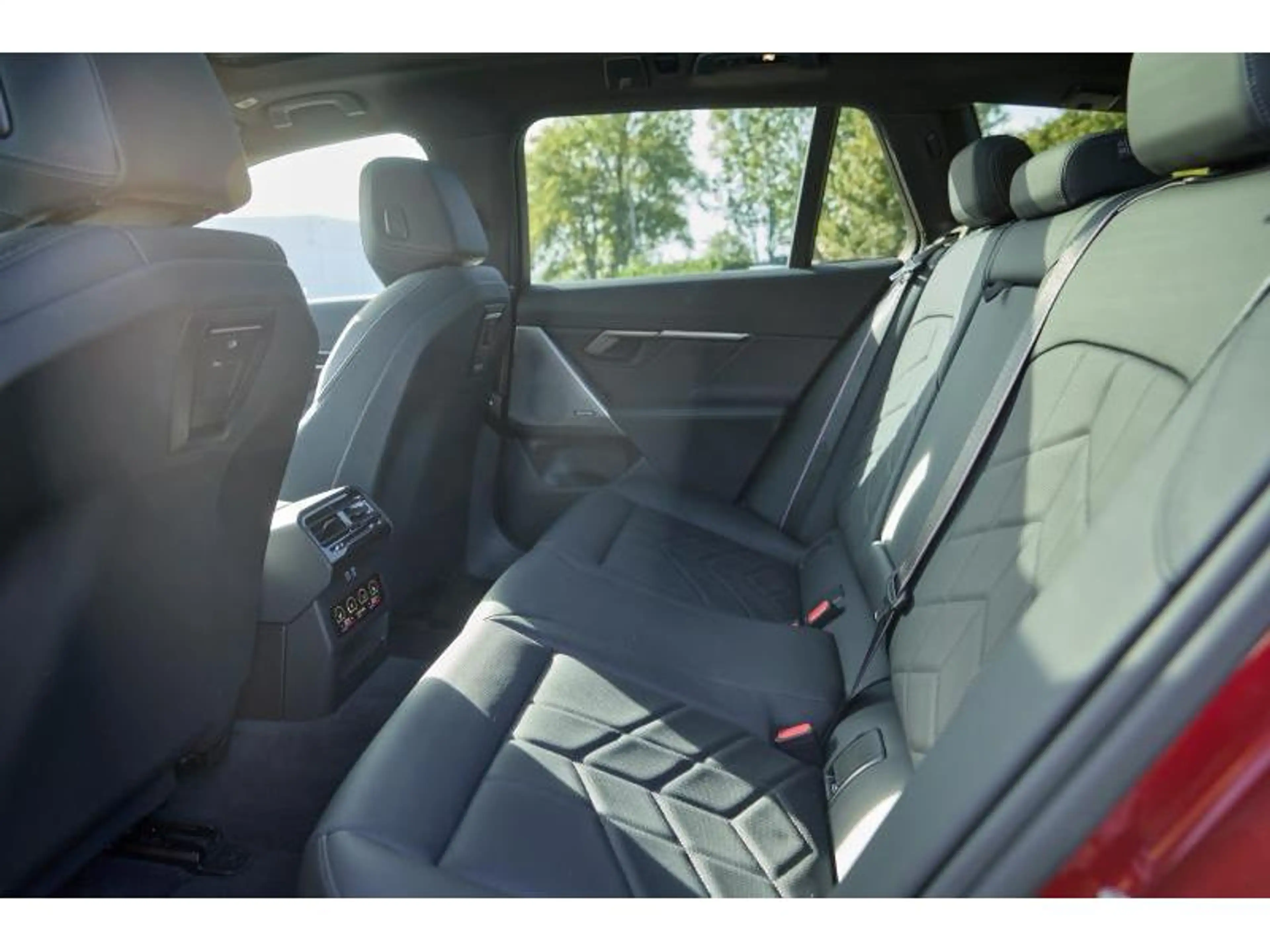BMW i5 i5 eDrive40 Touring — photo 9
